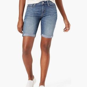 Bermuda Mid Rise Jean shorts
